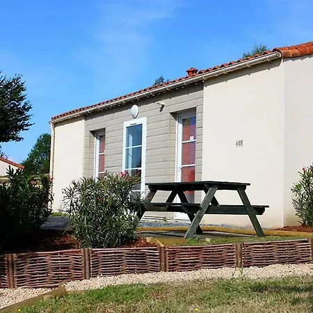 Olydea - A 2,5km Du Puydufou 2*