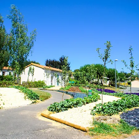 Olydea - A 2,5km Du Puydufou منتزه العطل 2*