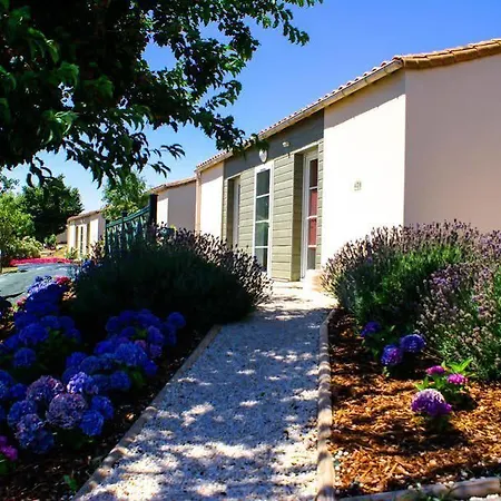 Olydea - A 2,5km Du Puydufou منتزه العطل